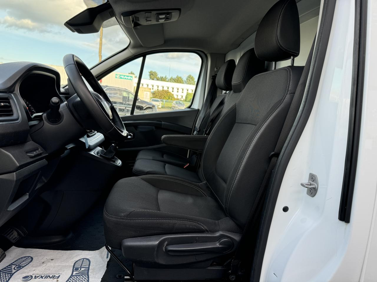 RENAULT Trafic L2H1 3000 Kg 2.0 Blue dCi - 130 III FOURGON Fourgon Grand Confort L2H1 PHASE 3 - Товарно комбе: слика 4 RENAULT Trafic L2H1 3000 Kg 2.0 Blue dCi - 130 III FOURGON Fourgon Grand Confort L2H1 PHASE 3 - Товарно комбе: слика 4