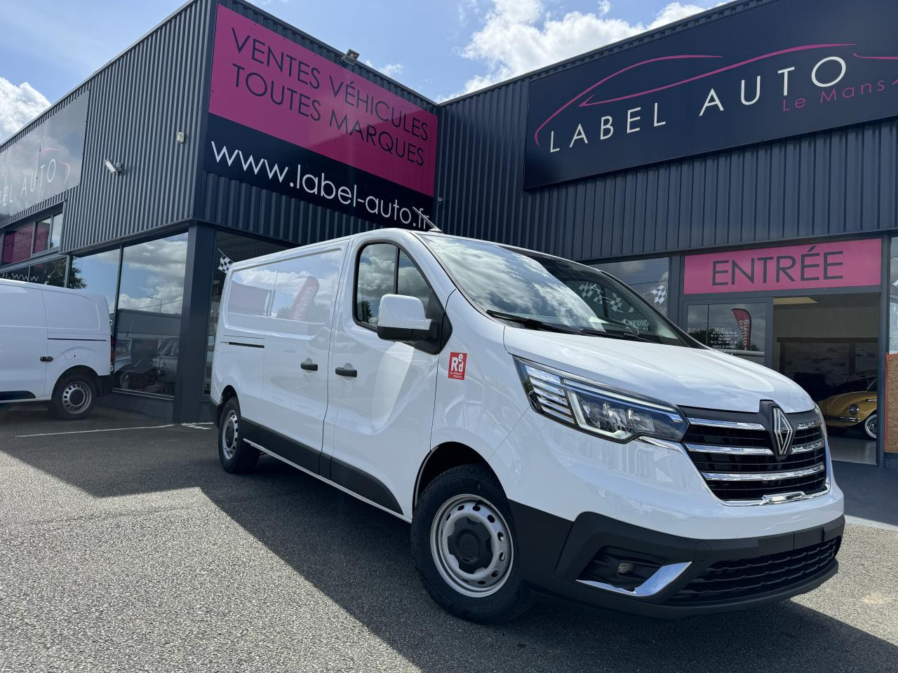RENAULT Trafic L2H1 3000 Kg 2.0 Blue dCi - 170 2024 III FOURGON Fourgon Advance L2H1 PHASE 3 - Товарно комбе: слика 1 RENAULT Trafic L2H1 3000 Kg 2.0 Blue dCi - 170 2024 III FOURGON Fourgon Advance L2H1 PHASE 3 - Товарно комбе: слика 1