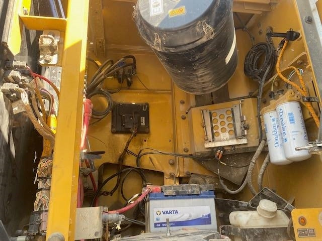 Багер гасеничар CAT 352 F: слика 15