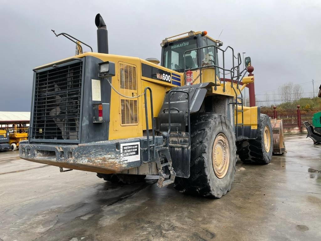 Komatsu WA 600-6 - Натоварувач на тркала: слика 2 Komatsu WA 600-6 - Натоварувач на тркала: слика 2