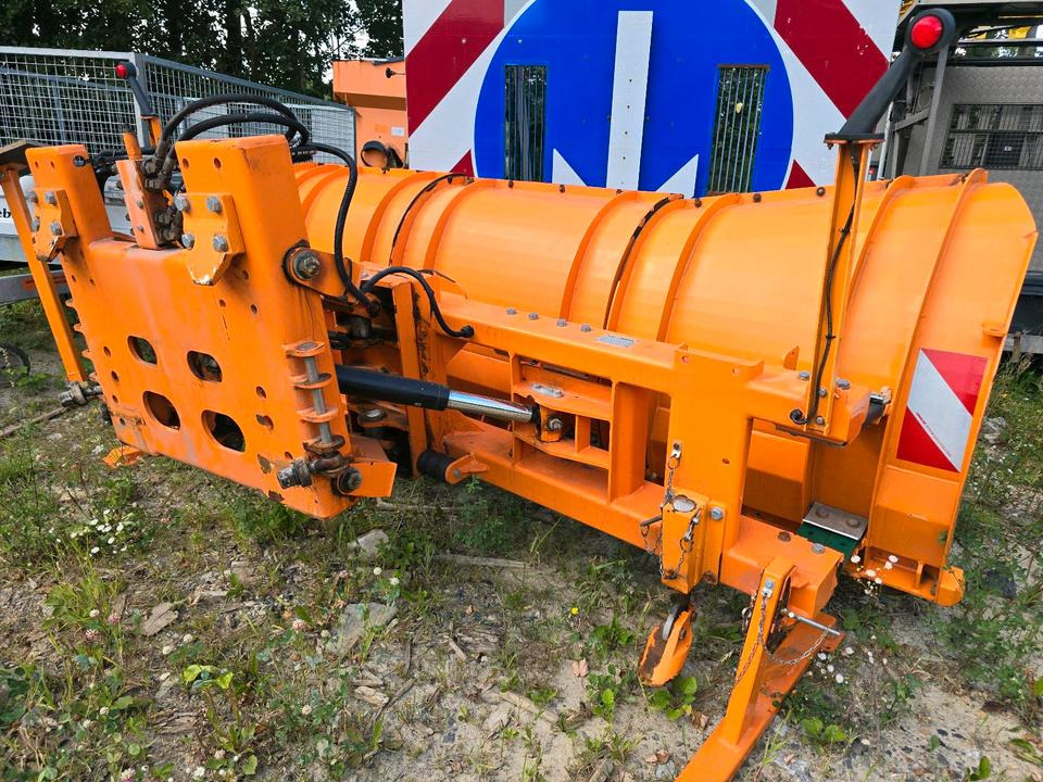 Bucher Schneepflug Ramox 300 NGR Schneeschieber Schneeschild Winterdienst Räumschild passend für Unimog 405/10 405/12 UGE UGN U300 U 300 400 500 - Плуг за чистење снег: слика 1 Bucher Schneepflug Ramox 300 NGR Schneeschieber Schneeschild Winterdienst Räumschild passend für Unimog 405/10 405/12 UGE UGN U300 U 300 400 500 - Плуг за чистење снег: слика 1
