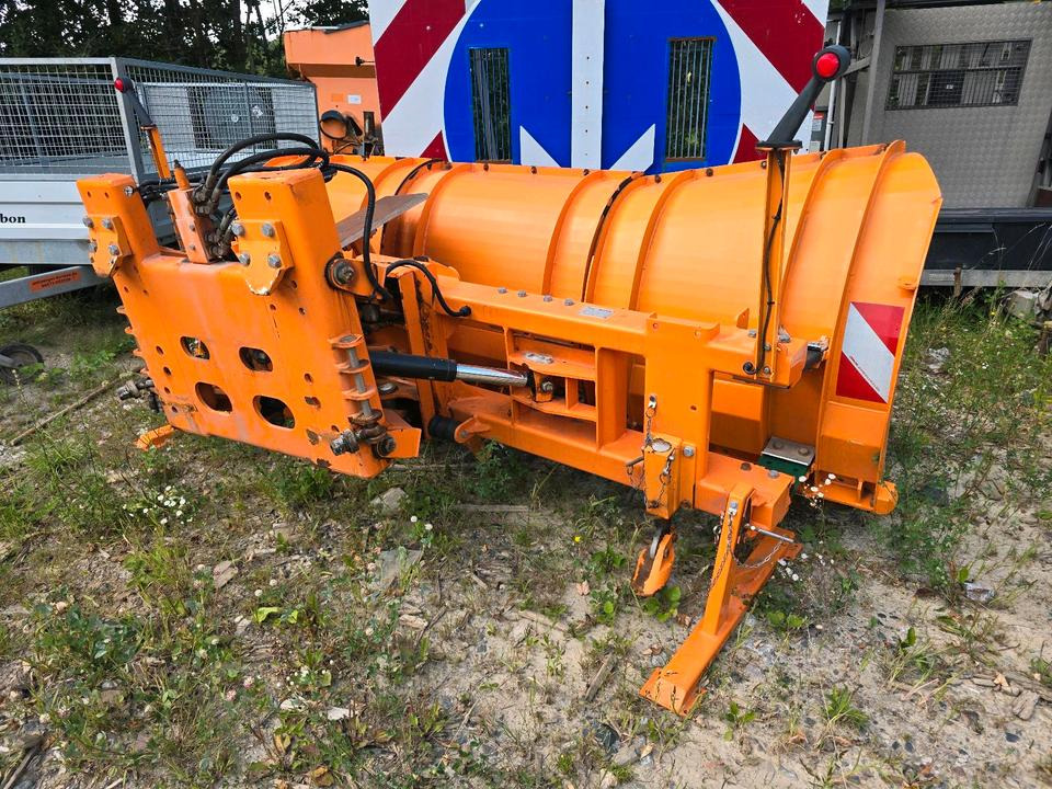 Bucher Schneepflug Ramox 300 NGR Schneeschieber Schneeschild Winterdienst Räumschild passend für Unimog 405/10 405/12 UGE UGN U300 U 300 400 500 - Плуг за чистење снег: слика 4 Bucher Schneepflug Ramox 300 NGR Schneeschieber Schneeschild Winterdienst Räumschild passend für Unimog 405/10 405/12 UGE UGN U300 U 300 400 500 - Плуг за чистење снег: слика 4
