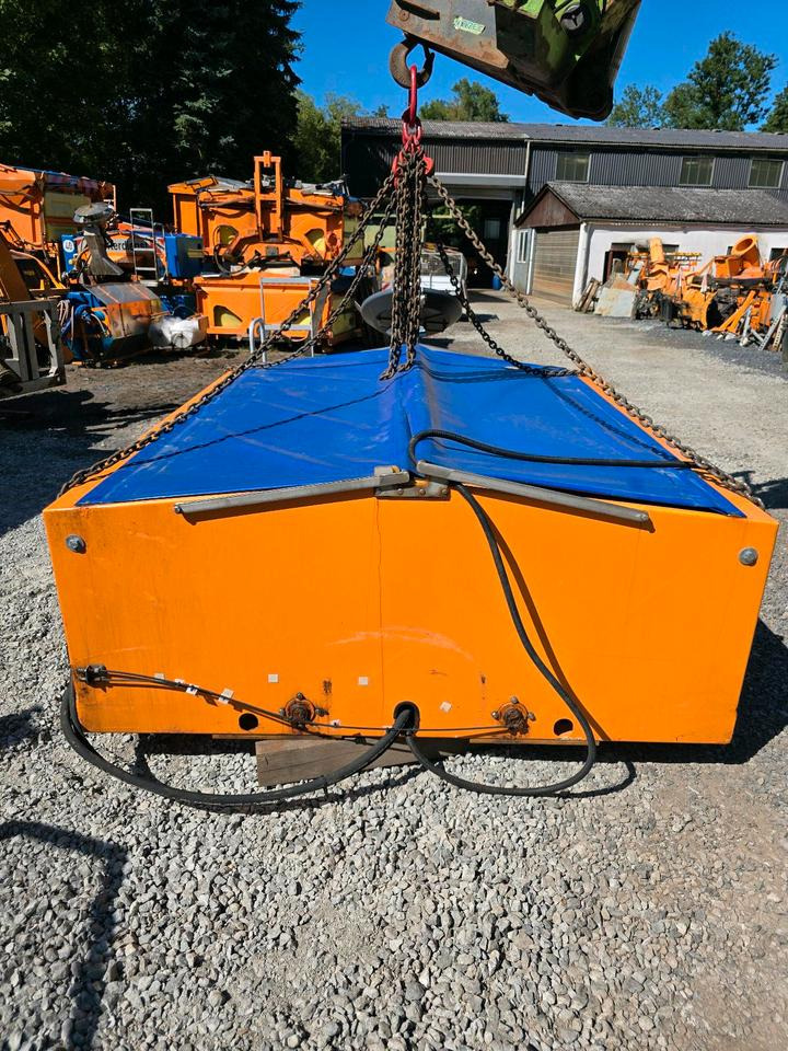 Gmeiner Yeti 1800w Salzstreuer Streuautomat Salzsilo Aufbau für Unimog UGE UGN 405/10 405/12 U318 U 318 423 323 327 427 429 Schmidt Winterdienst - Распрскувач на песок/ Сол: слика 3 Gmeiner Yeti 1800w Salzstreuer Streuautomat Salzsilo Aufbau für Unimog UGE UGN 405/10 405/12 U318 U 318 423 323 327 427 429 Schmidt Winterdienst - Распрскувач на песок/ Сол: слика 3