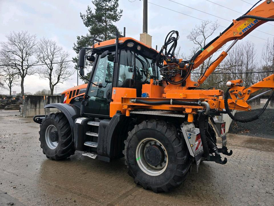 JCB 3200 Fastrac XTRA 2015 220Ps 3220 Bamford Traktor mit Mulag MHU MHS 800 Mähausleger Böschungsmäher Böschungsmulcher - Трактор: слика 4 JCB 3200 Fastrac XTRA 2015 220Ps 3220 Bamford Traktor mit Mulag MHU MHS 800 Mähausleger Böschungsmäher Böschungsmulcher - Трактор: слика 4
