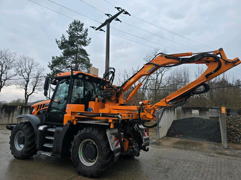 JCB 3200 Fastrac XTRA 2015 220Ps 3220 Bamford Traktor mit Mulag MHU MHS 800 Mähausleger Böschungsmäher Böschungsmulcher - Трактор: слика 3 JCB 3200 Fastrac XTRA 2015 220Ps 3220 Bamford Traktor mit Mulag MHU MHS 800 Mähausleger Böschungsmäher Böschungsmulcher - Трактор: слика 3