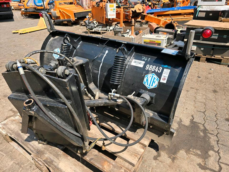 KIF CM 2000 Schneepflug Schneeschild Schneeschieber Räumschild Winterdienst für Kleintraktore Iseki Kubota Multicar - Плуг за чистење снег: слика 1 KIF CM 2000 Schneepflug Schneeschild Schneeschieber Räumschild Winterdienst für Kleintraktore Iseki Kubota Multicar - Плуг за чистење снег: слика 1