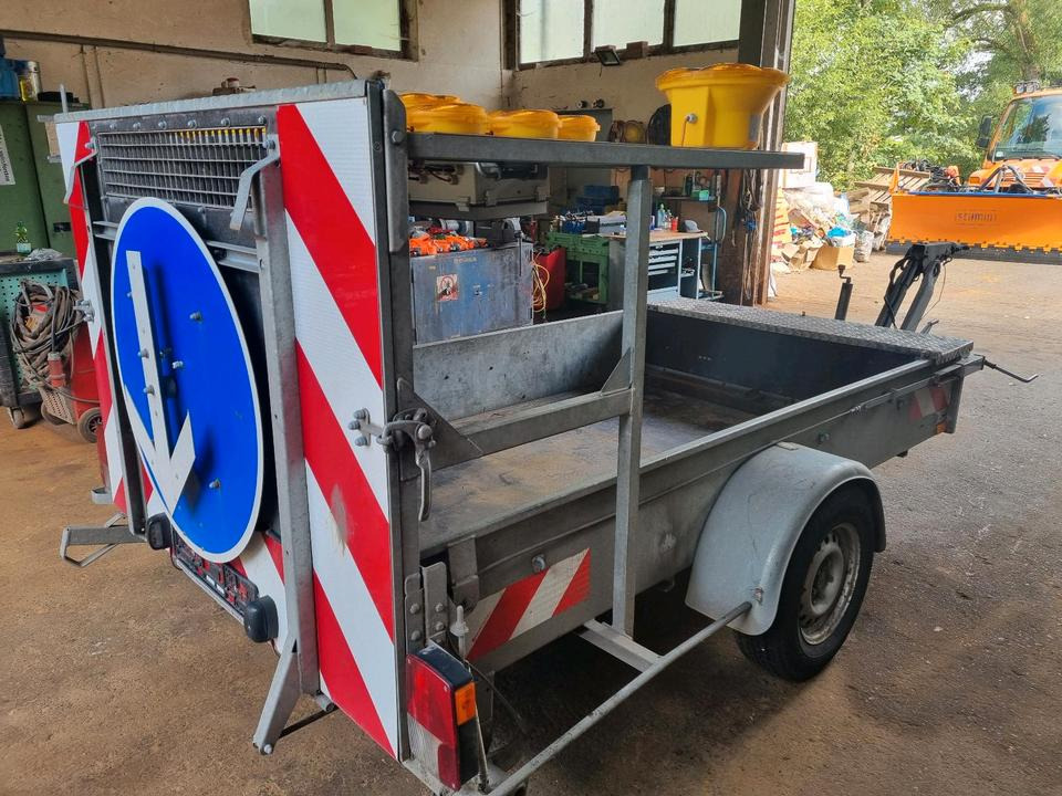 Mersch Absperrtafel Nissen VZ 616 B3 LED Ausführung Auffahrampe Verkehrsleittafel Verkehrsleitanhänger Verkehrssicherungsanhänger Horizont Trebbiner Verkehrssicherung Baustellenabsicherung Unimog Auto - Градежна опрема, Приколка: слика 2 Mersch Absperrtafel Nissen VZ 616 B3 LED Ausführung Auffahrampe Verkehrsleittafel Verkehrsleitanhänger Verkehrssicherungsanhänger Horizont Trebbiner Verkehrssicherung Baustellenabsicherung Unimog Auto - Градежна опрема, Приколка: слика 2