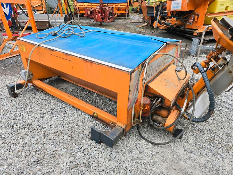 Salzstreuer Gmeiner STA 2000 C für Unimog UGN UGE 424 427 405 U300 U 300 400 500 MERCEDES-BENZ 218 219 318 323 423 427 327 430 429 430 435 Salzsilo Streuautomat Winterdienst - Распрскувач на песок/ Сол: слика 3 Salzstreuer Gmeiner STA 2000 C für Unimog UGN UGE 424 427 405 U300 U 300 400 500 MERCEDES-BENZ 218 219 318 323 423 427 327 430 429 430 435 Salzsilo Streuautomat Winterdienst - Распрскувач на песок/ Сол: слика 3