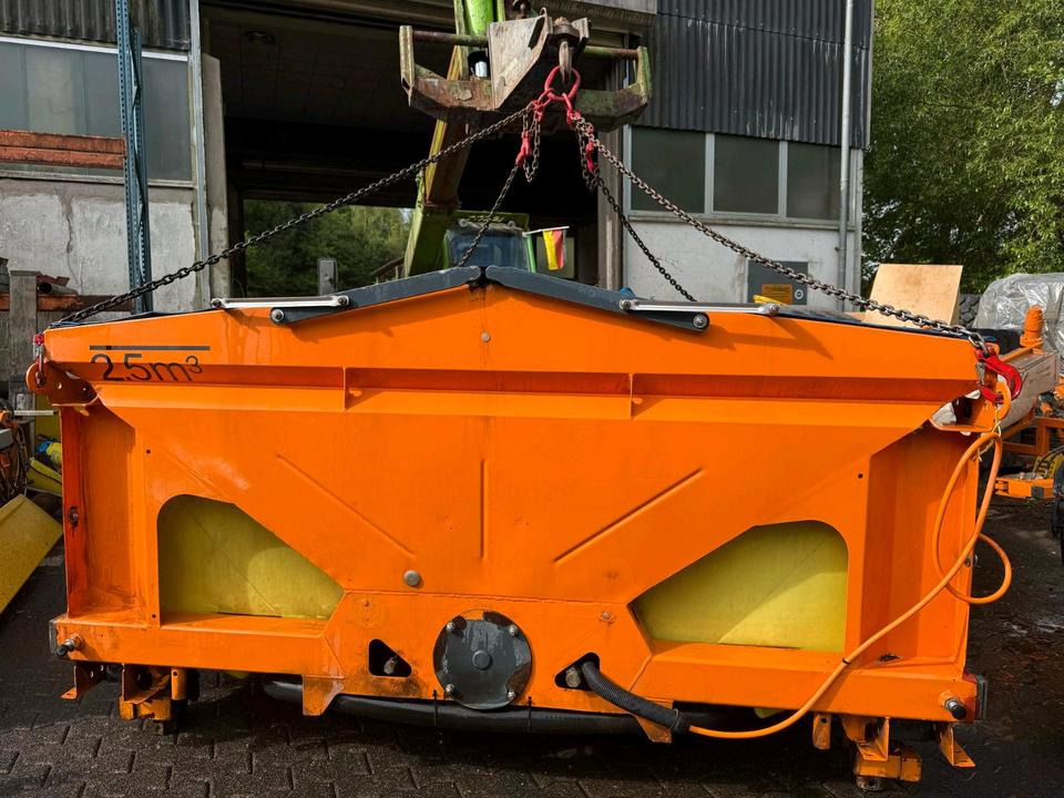Salzstreuer Küpper-Weisser 2,7m3 IMS IMSSL F25027 HFS für Unimog UGN UGE 424 427 405 U300 U 300 400 500 MERCEDES-BENZ 218 219 318 323 423 427 327 430 429 430 435 Salzsilo Streuautomat Winterdienst - Распрскувач на песок/ Сол: слика 5 Salzstreuer Küpper-Weisser 2,7m3 IMS IMSSL F25027 HFS für Unimog UGN UGE 424 427 405 U300 U 300 400 500 MERCEDES-BENZ 218 219 318 323 423 427 327 430 429 430 435 Salzsilo Streuautomat Winterdienst - Распрскувач на песок/ Сол: слика 5