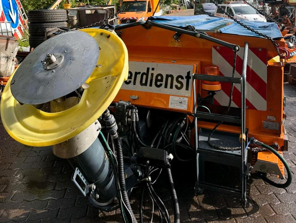 Salzstreuer Küpper-Weisser 2,7m3 IMS IMSSL F25027 HFS für Unimog UGN UGE 424 427 405 U300 U 300 400 500 MERCEDES-BENZ 218 219 318 323 423 427 327 430 429 430 435 Salzsilo Streuautomat Winterdienst - Распрскувач на песок/ Сол: слика 4 Salzstreuer Küpper-Weisser 2,7m3 IMS IMSSL F25027 HFS für Unimog UGN UGE 424 427 405 U300 U 300 400 500 MERCEDES-BENZ 218 219 318 323 423 427 327 430 429 430 435 Salzsilo Streuautomat Winterdienst - Распрскувач на песок/ Сол: слика 4