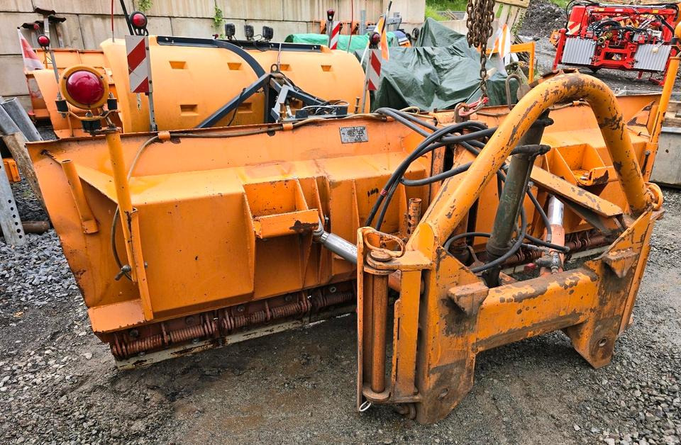 Schmidt Schneepflug F3 Schneeschild Schneeschieber CP3 3 2 1 für Unimog Mercedes-Benz - Плуг за чистење снег: слика 2 Schmidt Schneepflug F3 Schneeschild Schneeschieber CP3 3 2 1 für Unimog Mercedes-Benz - Плуг за чистење снег: слика 2