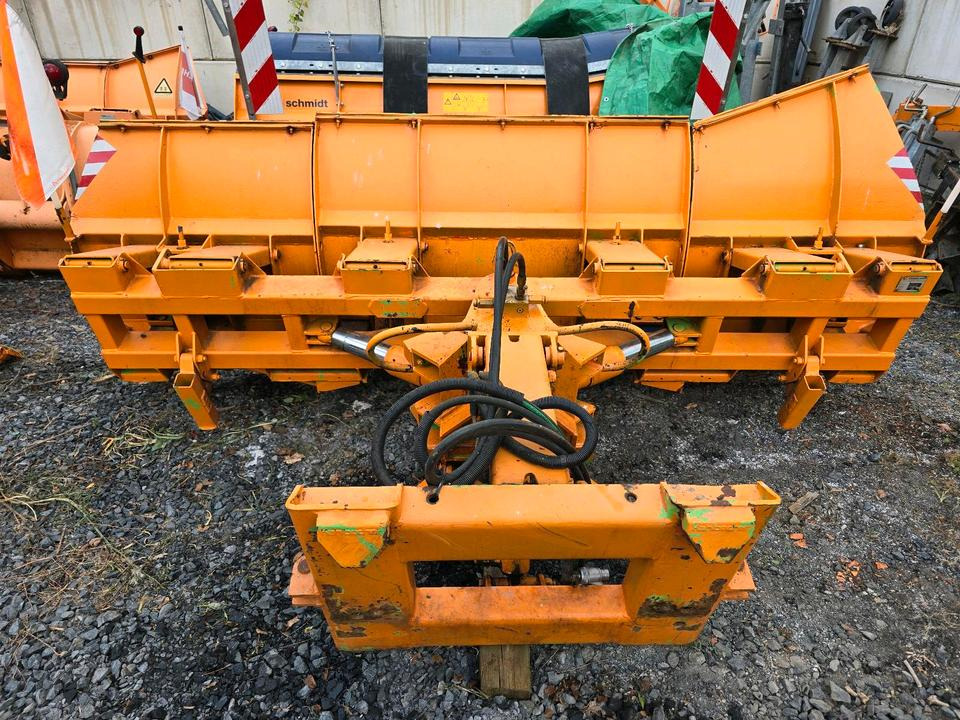 Schneepflug Kahlbacher 3m. Schneeschild Schneeschieber Schmidt Epoke passend für Unimog 424 427 405 U 300 400 500 318 323 423 218 430 429 530 527 535 Mercedes-Benz Winterdienst - Плуг за чистење снег: слика 1 Schneepflug Kahlbacher 3m. Schneeschild Schneeschieber Schmidt Epoke passend für Unimog 424 427 405 U 300 400 500 318 323 423 218 430 429 530 527 535 Mercedes-Benz Winterdienst - Плуг за чистење снег: слика 1