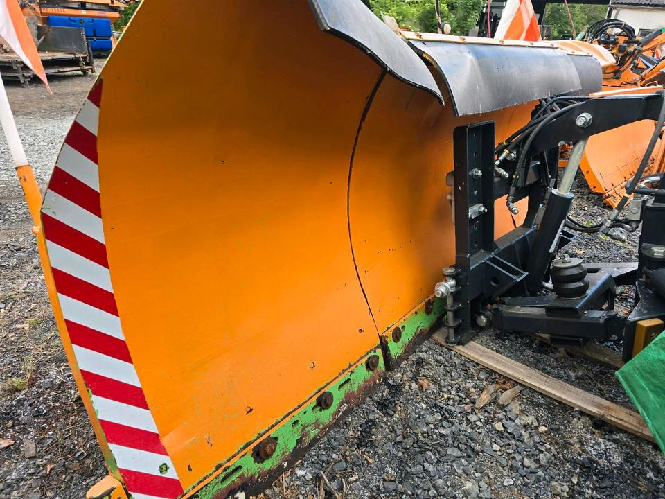 Schneepflug Kahlbacher 3m. Schneeschild Schneeschieber Schmidt Epoke passend für Unimog 424 427 405 U 300 400 500 318 323 423 218 430 429 530 527 535 Mercedes-Benz Winterdienst - Плуг за чистење снег: слика 4 Schneepflug Kahlbacher 3m. Schneeschild Schneeschieber Schmidt Epoke passend für Unimog 424 427 405 U 300 400 500 318 323 423 218 430 429 530 527 535 Mercedes-Benz Winterdienst - Плуг за чистење снег: слика 4