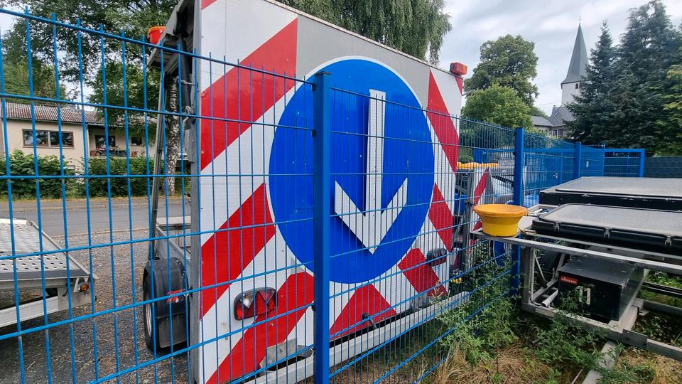 Trebbiner Absperrtafel VZ616 LED Funkwarnmeldeanlage Absperrtafel Sperrwand Verkehrsleittafel Verkehrsleitanhänger Verkehrssicherungsanhänger Leitanhänger Leittafel Verkehrssicherung Nissen Horizont - Градежна опрема, Приколка: слика 3 Trebbiner Absperrtafel VZ616 LED Funkwarnmeldeanlage Absperrtafel Sperrwand Verkehrsleittafel Verkehrsleitanhänger Verkehrssicherungsanhänger Leitanhänger Leittafel Verkehrssicherung Nissen Horizont - Градежна опрема, Приколка: слика 3