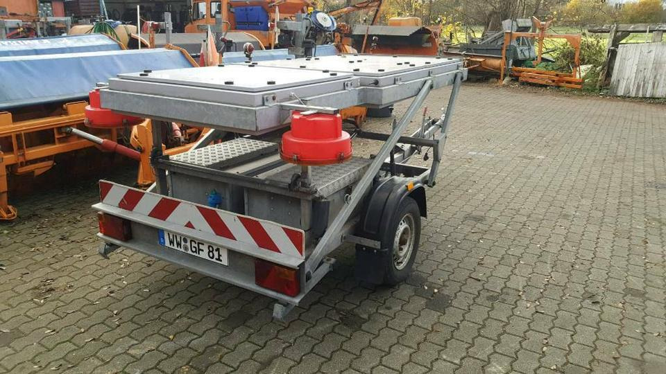 Trebbiner VWT E Verkehrsleittafel Verkehrsleitanhänger Nissen - Градежна опрема, Приколка: слика 3 Trebbiner VWT E Verkehrsleittafel Verkehrsleitanhänger Nissen - Градежна опрема, Приколка: слика 3