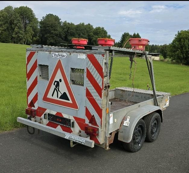 Trebbiner VZ 615 Absperrtafel FAT Nissen Horizont Verkehrsleittafel Verkehrsleitanhänger Verkehrssicherungsanhänger Leitanhänger - Градежна опрема: слика 1 Trebbiner VZ 615 Absperrtafel FAT Nissen Horizont Verkehrsleittafel Verkehrsleitanhänger Verkehrssicherungsanhänger Leitanhänger - Градежна опрема: слика 1