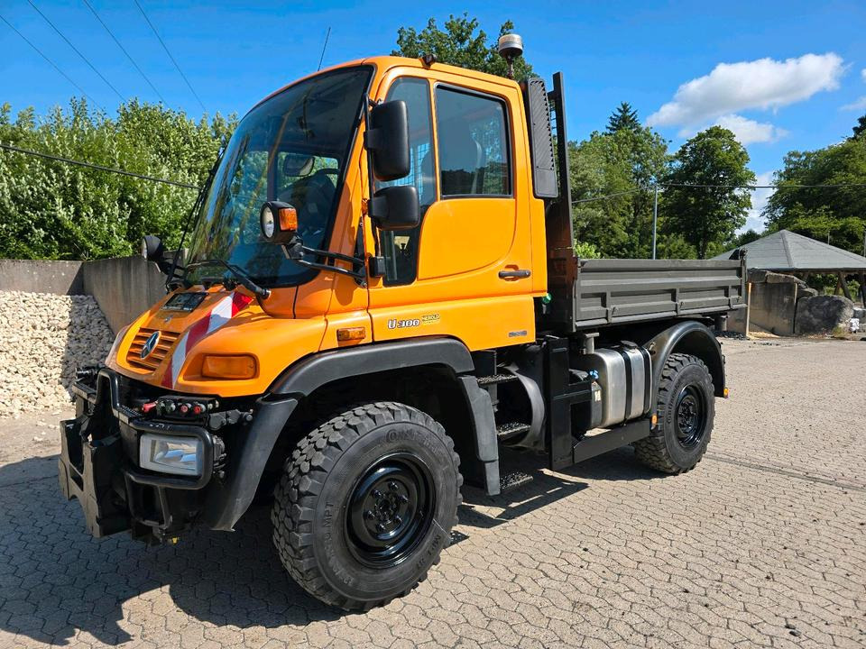 Unimog 405/10 U300 Bluetec 5 Mercedes-Benz U 300 290 400 500 UGE UGN Jotha Absetzkipper Absetzer - Машина за чистење снег: слика 1 Unimog 405/10 U300 Bluetec 5 Mercedes-Benz U 300 290 400 500 UGE UGN Jotha Absetzkipper Absetzer - Машина за чистење снег: слика 1