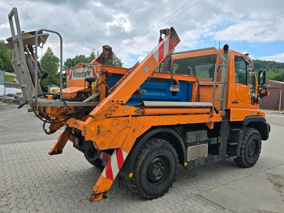 Unimog 405/10 U300 Bluetec 5 Mercedes-Benz U 300 UGE UGN mit Jotha Absetzkipper combi con 4518 Absetzer - Машина за чистење снег: слика 4 Unimog 405/10 U300 Bluetec 5 Mercedes-Benz U 300 UGE UGN mit Jotha Absetzkipper combi con 4518 Absetzer - Машина за чистење снег: слика 4