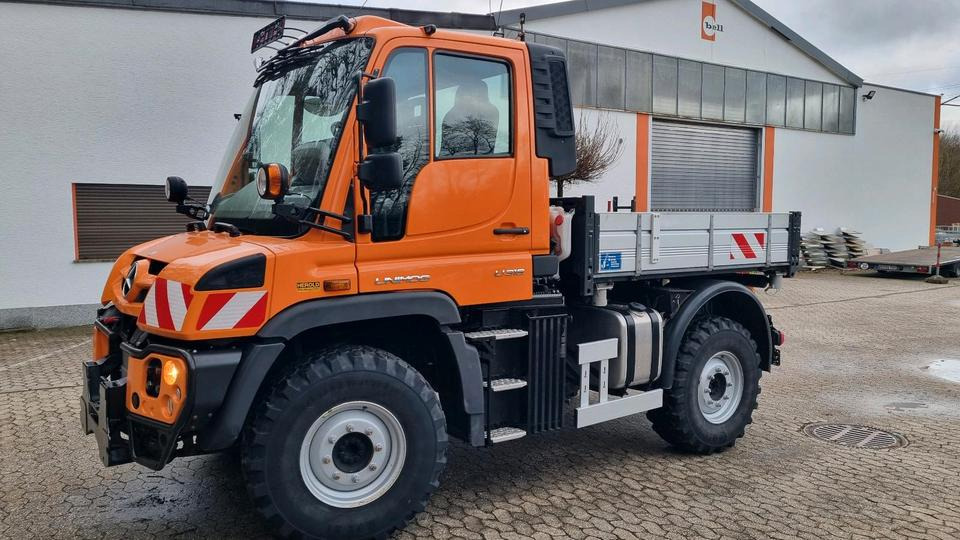 Zu vermieten Unimog 405 U318 423 429 430 Mercedes Benz 318 527 Vermietung - Машина за чистење снег: слика 3 Zu vermieten Unimog 405 U318 423 429 430 Mercedes Benz 318 527 Vermietung - Машина за чистење снег: слика 3