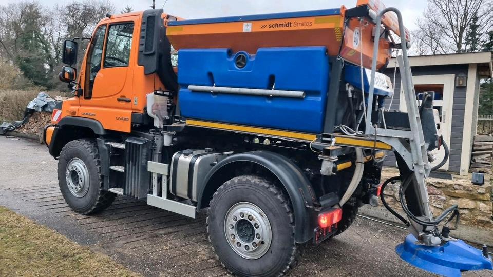 Zu vermieten Unimog 405 U423 Winterdienst Schmidt Salzstreuer 423 429 430 Mercedes Benz 318 527 Vermietung - Машина за чистење снег: слика 3 Zu vermieten Unimog 405 U423 Winterdienst Schmidt Salzstreuer 423 429 430 Mercedes Benz 318 527 Vermietung - Машина за чистење снег: слика 3