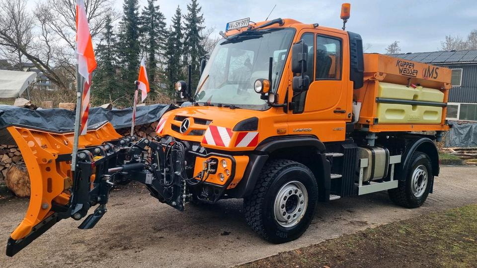 Zu vermieten Unimog 405 U527 Winterdienst Schmidt Salzstreuer 423 429 430 Mercedes Benz 318 527 Vermietung - Машина за чистење снег: слика 2 Zu vermieten Unimog 405 U527 Winterdienst Schmidt Salzstreuer 423 429 430 Mercedes Benz 318 527 Vermietung - Машина за чистење снег: слика 2
