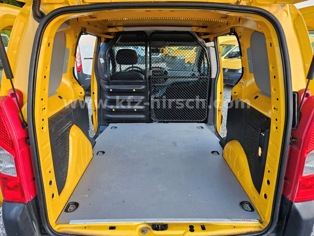 Citroën Berlingo 75 Hdi EURO5 , 2xSchiebetüre, 1.Hand, - Мало комбе: слика 5 Citroën Berlingo 75 Hdi EURO5 , 2xSchiebetüre, 1.Hand, - Мало комбе: слика 5
