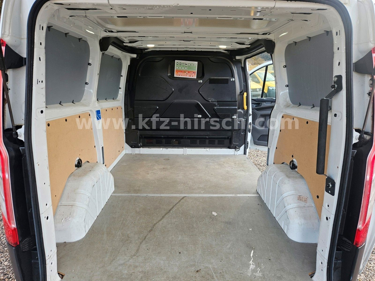 Ford Transit Custom Klima Sitzhzg Bluetooth Multi 1Hd - Товарно комбе: слика 3 Ford Transit Custom Klima Sitzhzg Bluetooth Multi 1Hd - Товарно комбе: слика 3
