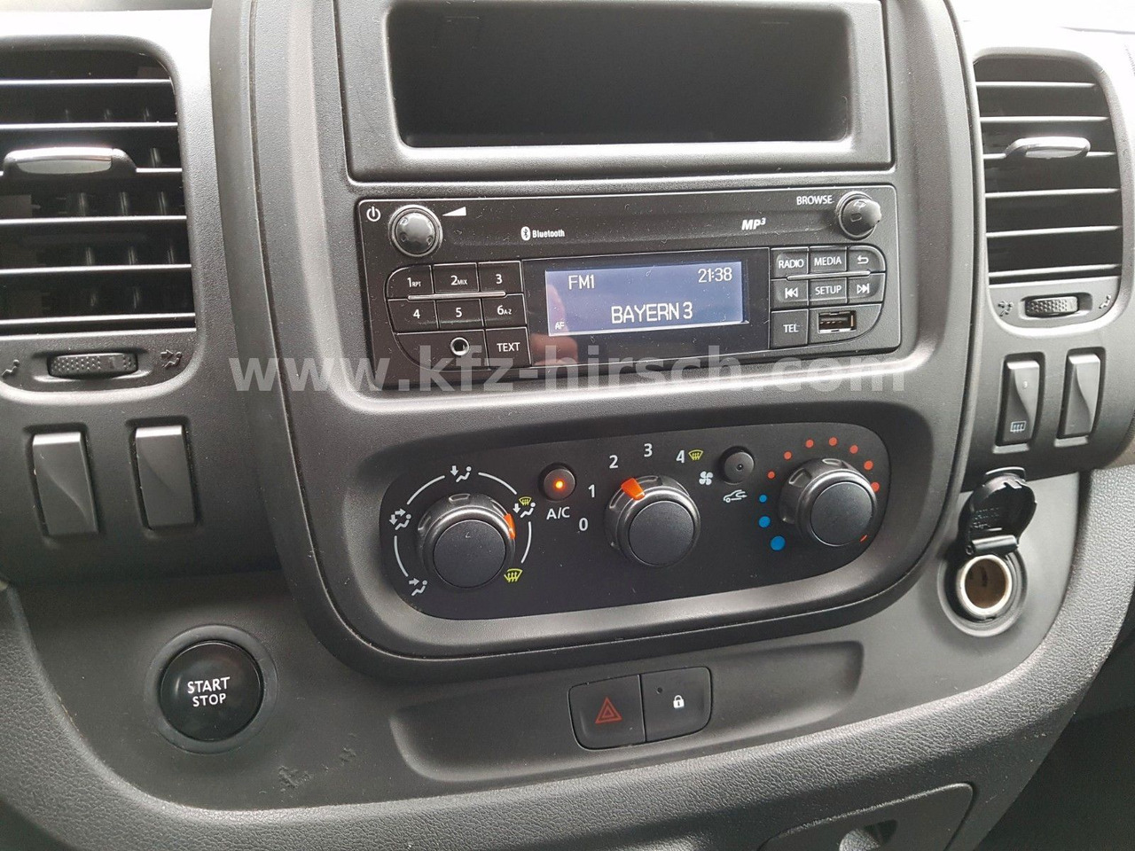 Мало комбе Renault Trafic 2xSchiebetüre|1.Hd.|Klima|PDC|Bluetooth|: слика 10