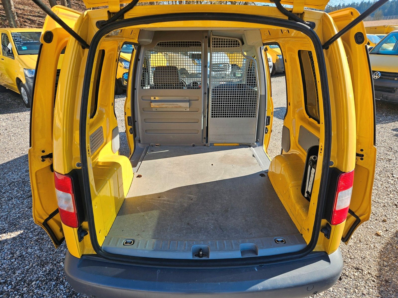 Volkswagen Caddy 2.0 SDI*1.Hand*S-heft*2xSchiebetüre - Патничко комбе: слика 5 Volkswagen Caddy 2.0 SDI*1.Hand*S-heft*2xSchiebetüre - Патничко комбе: слика 5