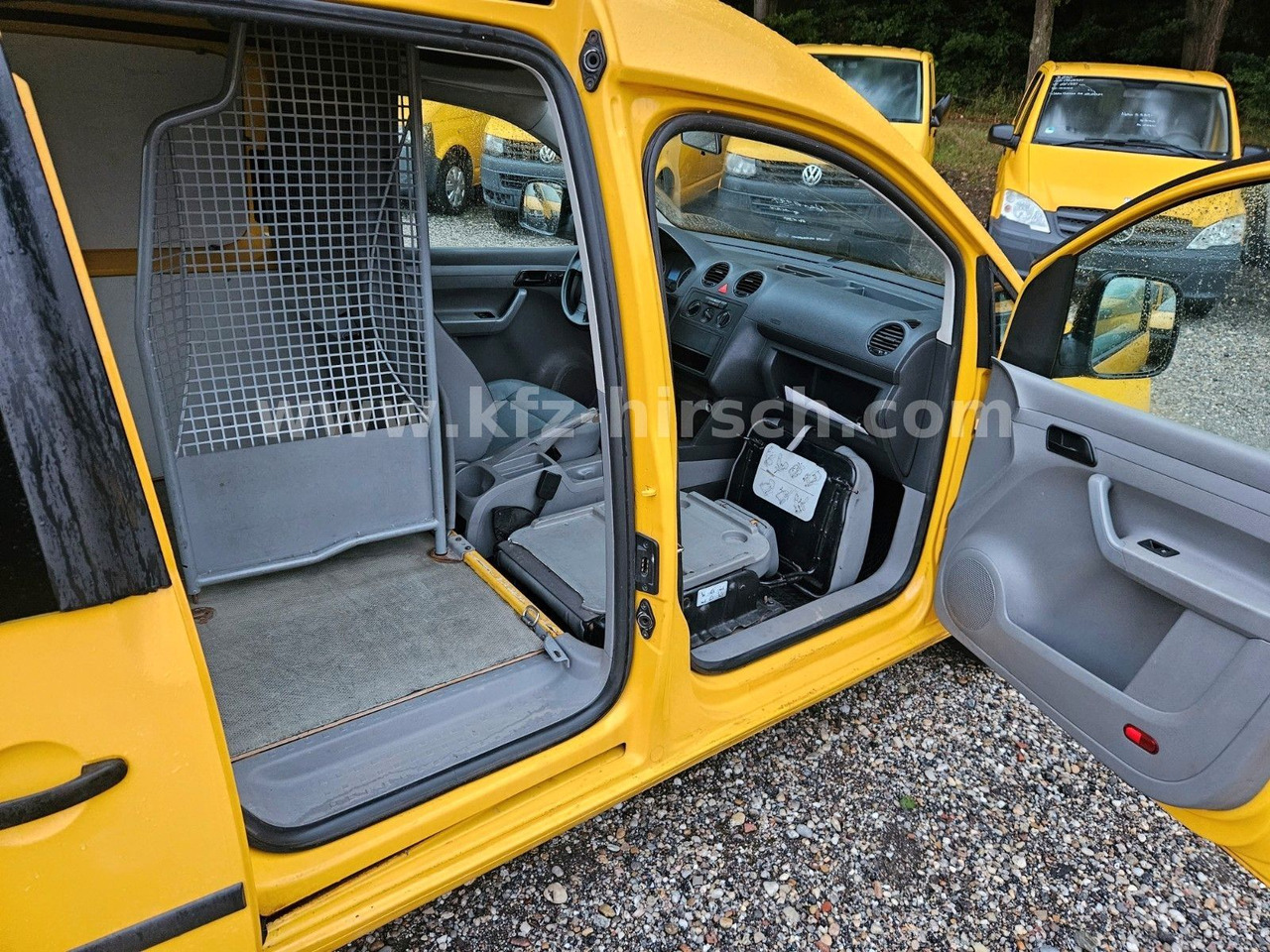 Volkswagen Caddy 2.0SDI*2xSchiebetüre*1.Hand* - Мало комбе: слика 4 Volkswagen Caddy 2.0SDI*2xSchiebetüre*1.Hand* - Мало комбе: слика 4