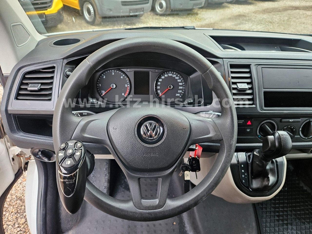 Volkswagen T6 Automatik/ DSG Sortimo Stdhzg Behindertenger. - Патничко комбе: слика 3 Volkswagen T6 Automatik/ DSG Sortimo Stdhzg Behindertenger. - Патничко комбе: слика 3