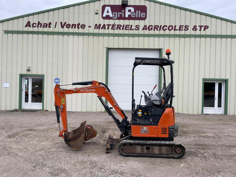 Мини багер Hitachi ZX19U-6: слика 1