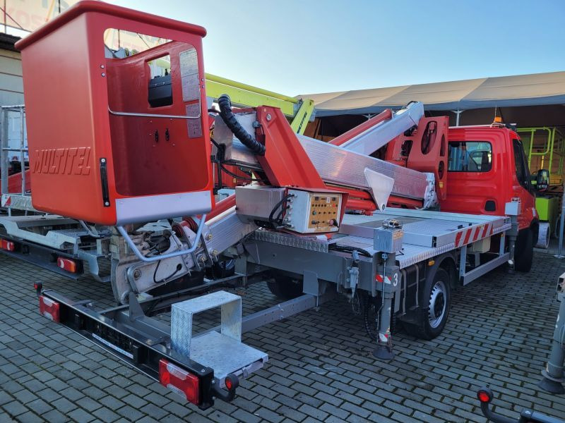 Iveco Daily 35S12 podnośnik koszowy 25 m Multitel MX250 - Камион со подигачка кошница: слика 3 Iveco Daily 35S12 podnośnik koszowy 25 m Multitel MX250 - Камион со подигачка кошница: слика 3