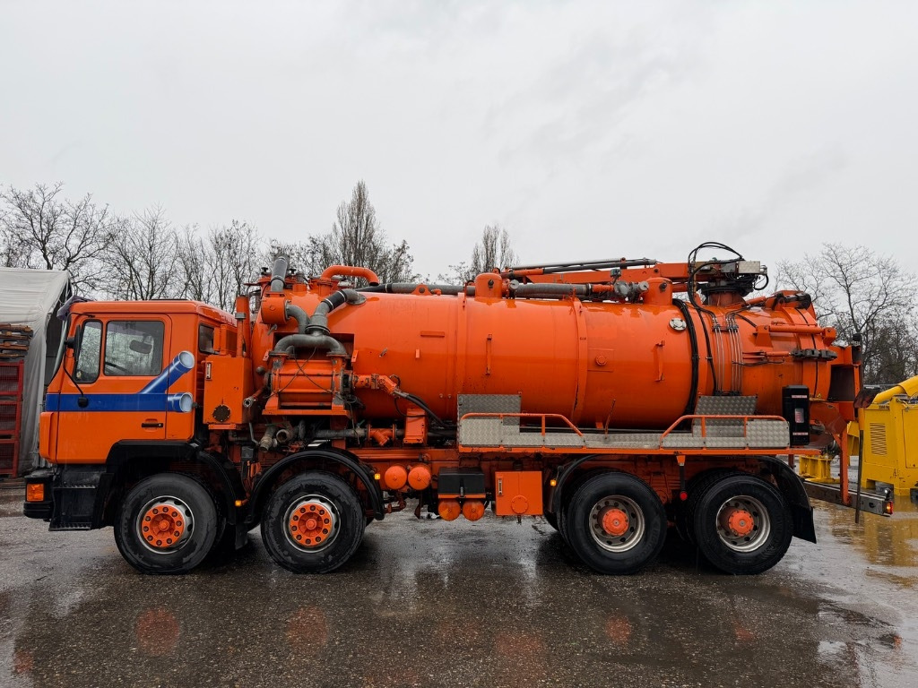 MAN 32.402 VF 8x4 - Вакуумски камион: слика 1 MAN 32.402 VF 8x4 - Вакуумски камион: слика 1