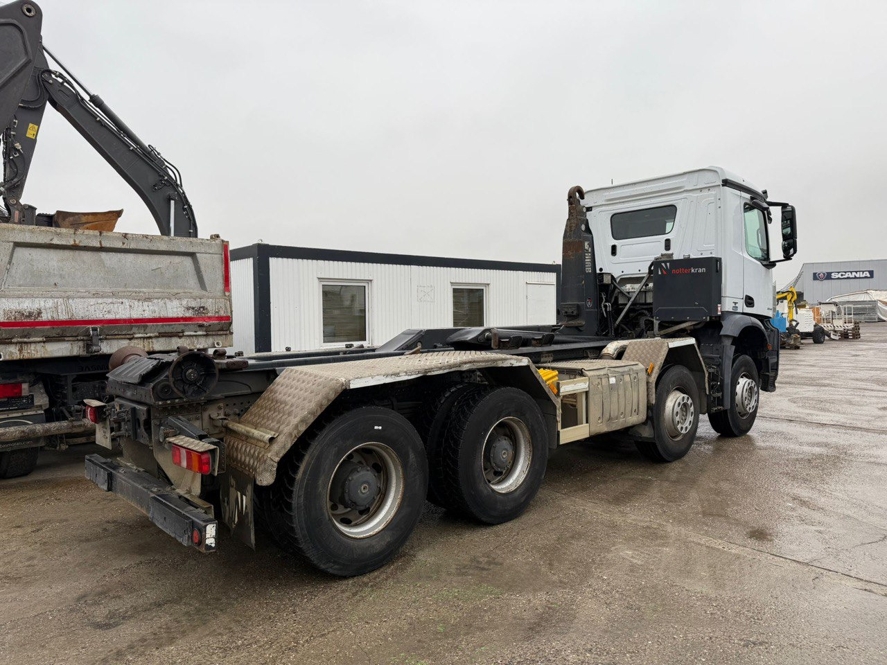 MERCEDES-BENZ Arocs 3245 - Камион со кука за подигање: слика 2 MERCEDES-BENZ Arocs 3245 - Камион со кука за подигање: слика 2