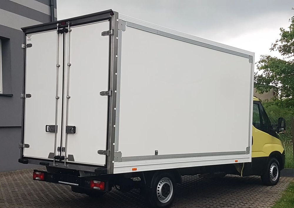 Iveco Daily 8EP KONTENER 4,14x2,21x2,20 KLIMA MANUAL KRAJOWY DMC 3500KG - Комбе фургон: слика 4 Iveco Daily 8EP KONTENER 4,14x2,21x2,20 KLIMA MANUAL KRAJOWY DMC 3500KG - Комбе фургон: слика 4