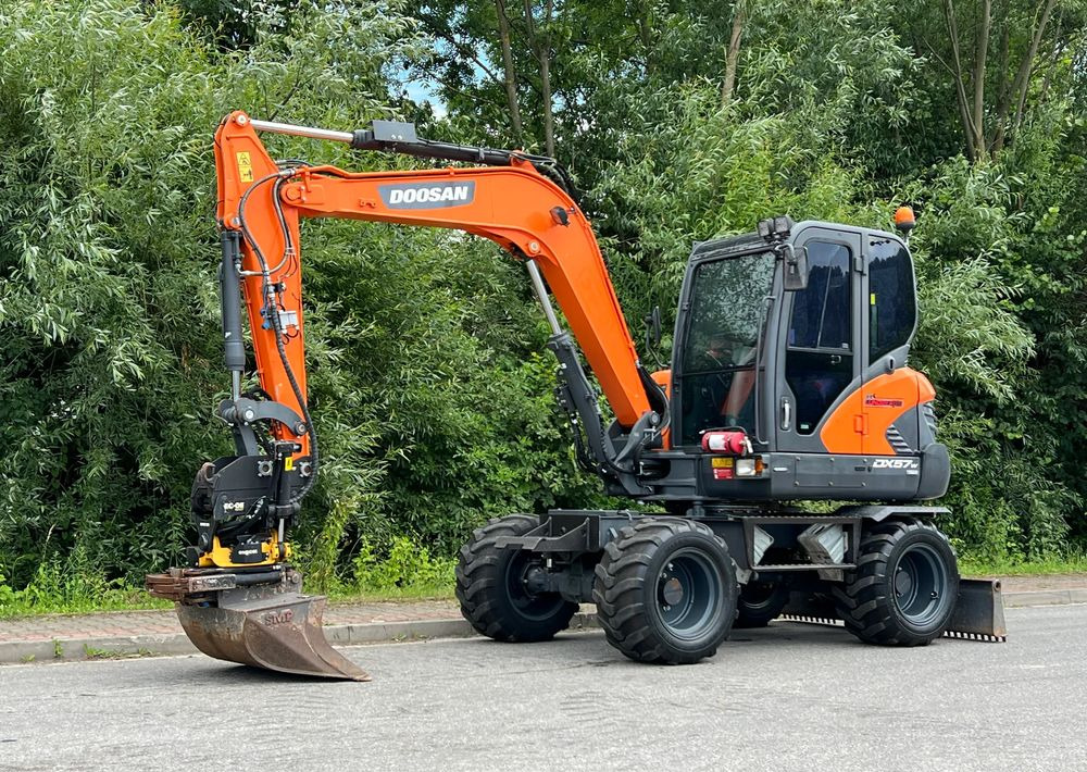 Doosan DOOSAN DX57W *ROTOTILT* 2200 Motogodzin JAK NOWA KOPARKA KOŁOWA STAN PERFEKCYJNY SPROWADZONA - Багер на тркала: слика 1 Doosan DOOSAN DX57W *ROTOTILT* 2200 Motogodzin JAK NOWA KOPARKA KOŁOWA STAN PERFEKCYJNY SPROWADZONA - Багер на тркала: слика 1