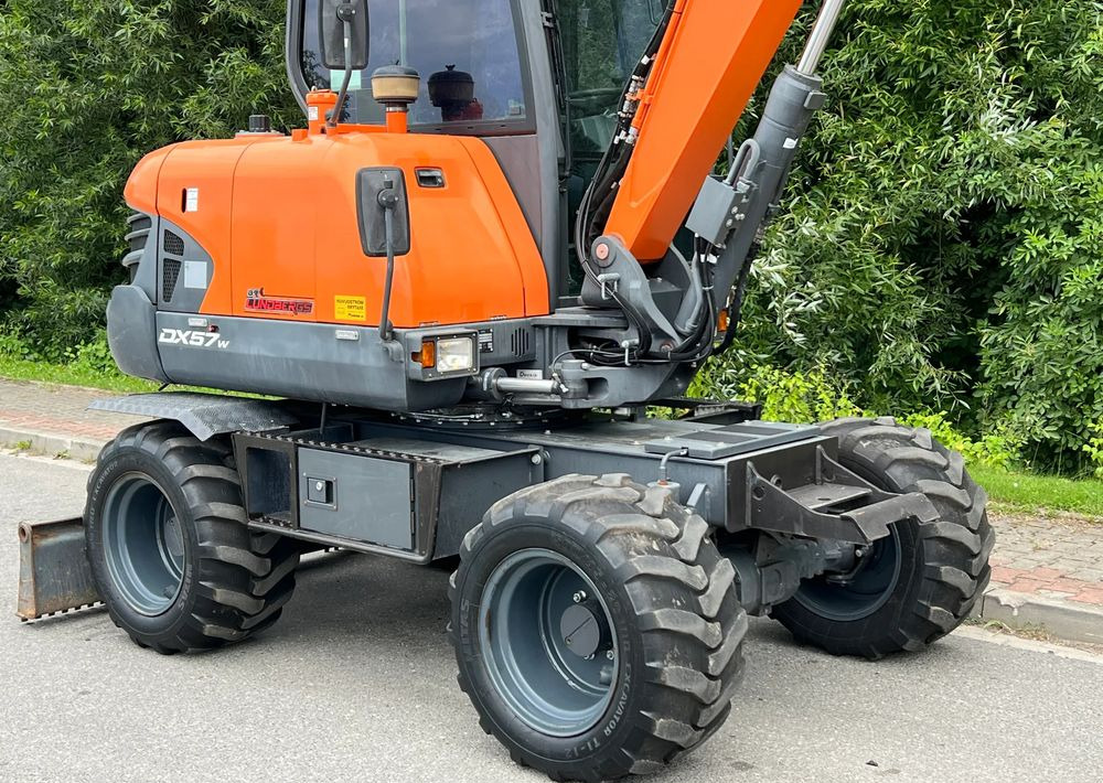 Doosan DOOSAN DX57W *ROTOTILT* 2200 Motogodzin * Jak Nowa * Sprowadzona * Stan Perfekcyjny - Багер на тркала: слика 5 Doosan DOOSAN DX57W *ROTOTILT* 2200 Motogodzin * Jak Nowa * Sprowadzona * Stan Perfekcyjny - Багер на тркала: слика 5