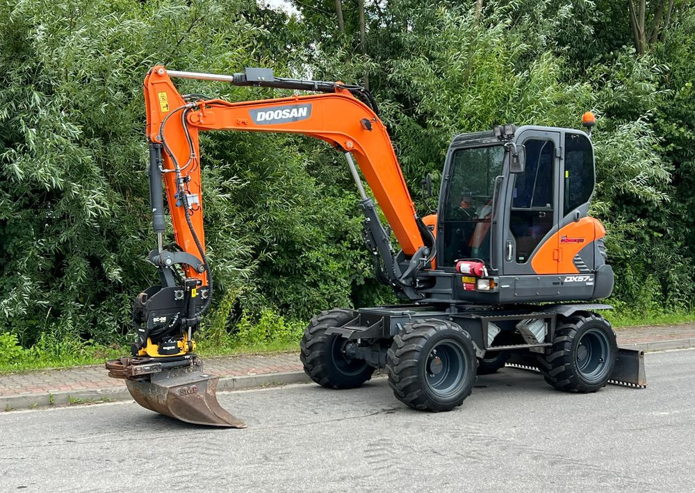 Doosan DOOSAN DX57W *ROTOTILT* 2200 Motogodzin * Jak Nowa * Sprowadzona * Stan Perfekcyjny - Багер на тркала: слика 1 Doosan DOOSAN DX57W *ROTOTILT* 2200 Motogodzin * Jak Nowa * Sprowadzona * Stan Perfekcyjny - Багер на тркала: слика 1