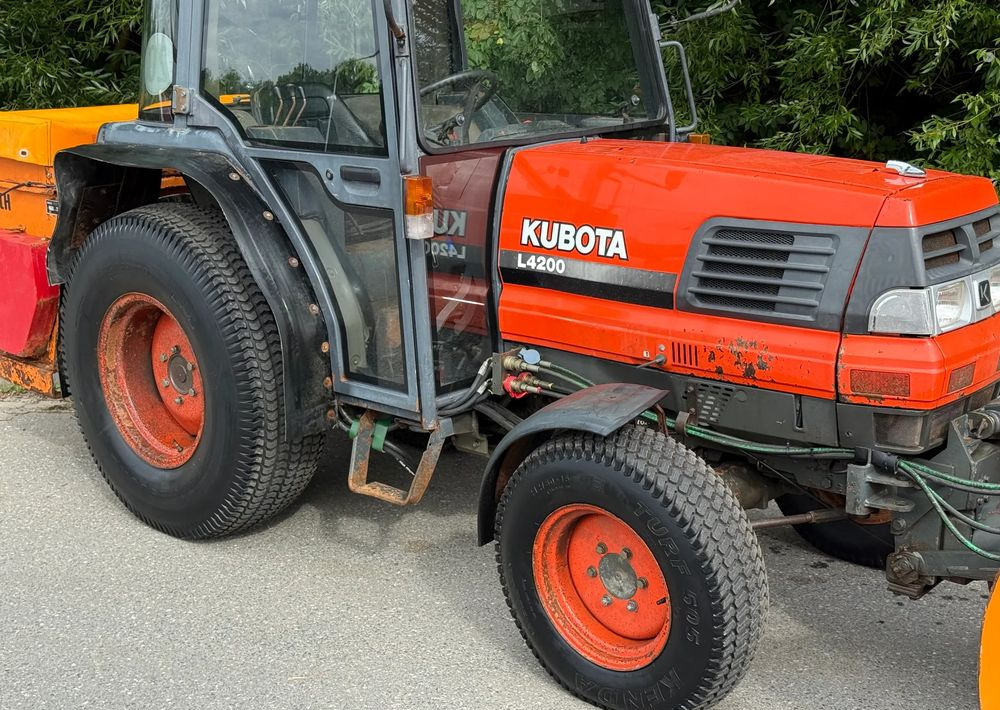 Kubota * Traktor KUBOTA L4200 * 4x4 * Pług Piaskarka * Wałek Przód Tył * Sprowadzony* Zimowe Utrzymanie - Трактор: слика 4 Kubota * Traktor KUBOTA L4200 * 4x4 * Pług Piaskarka * Wałek Przód Tył * Sprowadzony* Zimowe Utrzymanie - Трактор: слика 4