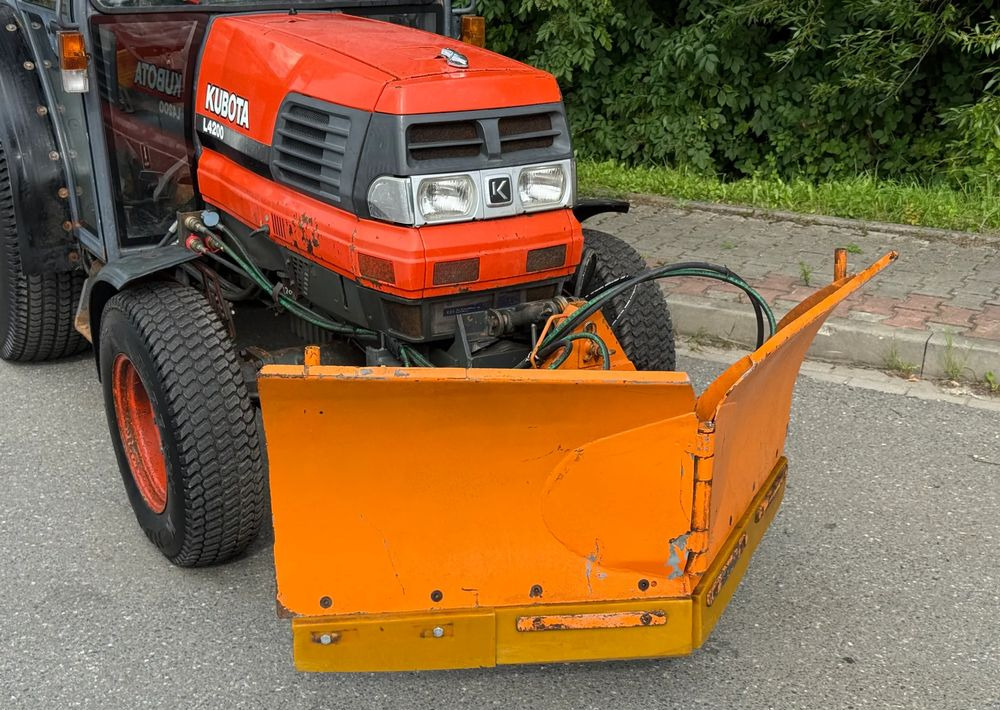 Kubota * Traktor KUBOTA L4200 * 4x4 * Pług Piaskarka * Wałek Przód Tył * Sprowadzony* Zimowe Utrzymanie - Трактор: слика 3 Kubota * Traktor KUBOTA L4200 * 4x4 * Pług Piaskarka * Wałek Przód Tył * Sprowadzony* Zimowe Utrzymanie - Трактор: слика 3