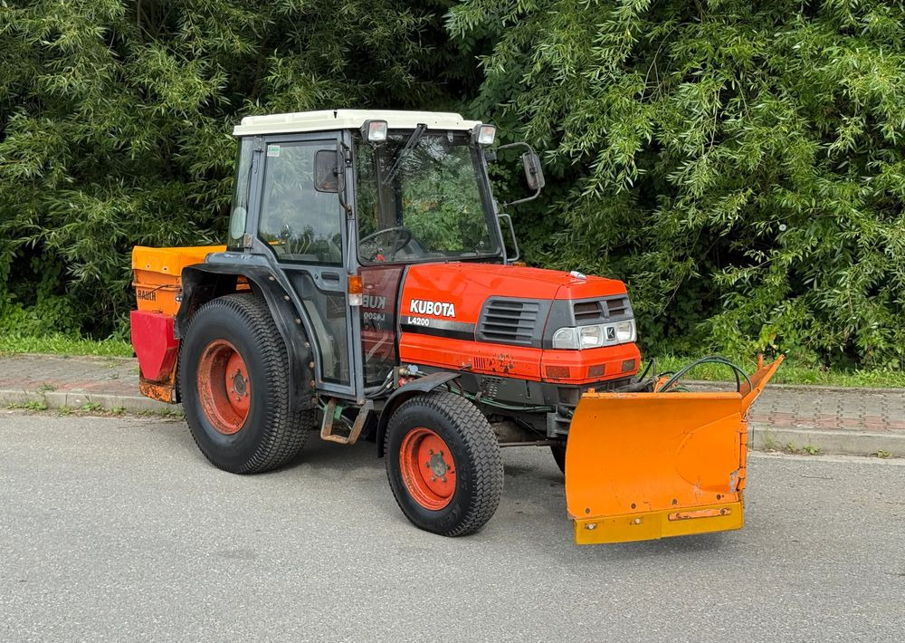 Kubota * Traktor KUBOTA L4200 * 4x4 * Pług Piaskarka * Wałek Przód Tył * Sprowadzony* Zimowe Utrzymanie - Трактор: слика 2 Kubota * Traktor KUBOTA L4200 * 4x4 * Pług Piaskarka * Wałek Przód Tył * Sprowadzony* Zimowe Utrzymanie - Трактор: слика 2