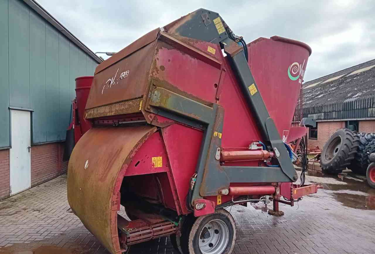 BVL V-Mix Plus 12 LS voermengwagen voermachines - Вагон за мешање сточна храна: слика 3 BVL V-Mix Plus 12 LS voermengwagen voermachines - Вагон за мешање сточна храна: слика 3