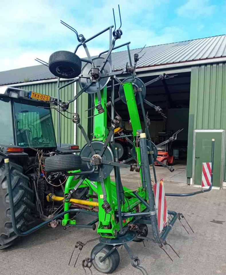 Deutz-Fahr Condimaster 6821 schudder weidebouwmachines - Превртувач и гребло: слика 3 Deutz-Fahr Condimaster 6821 schudder weidebouwmachines - Превртувач и гребло: слика 3