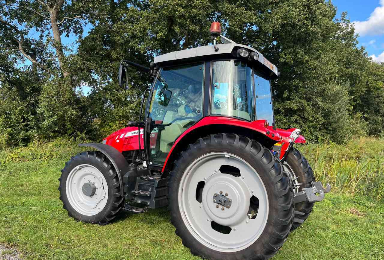 Massey Ferguson 5609 Dyna-4 Essential - Трактор: слика 3 Massey Ferguson 5609 Dyna-4 Essential - Трактор: слика 3