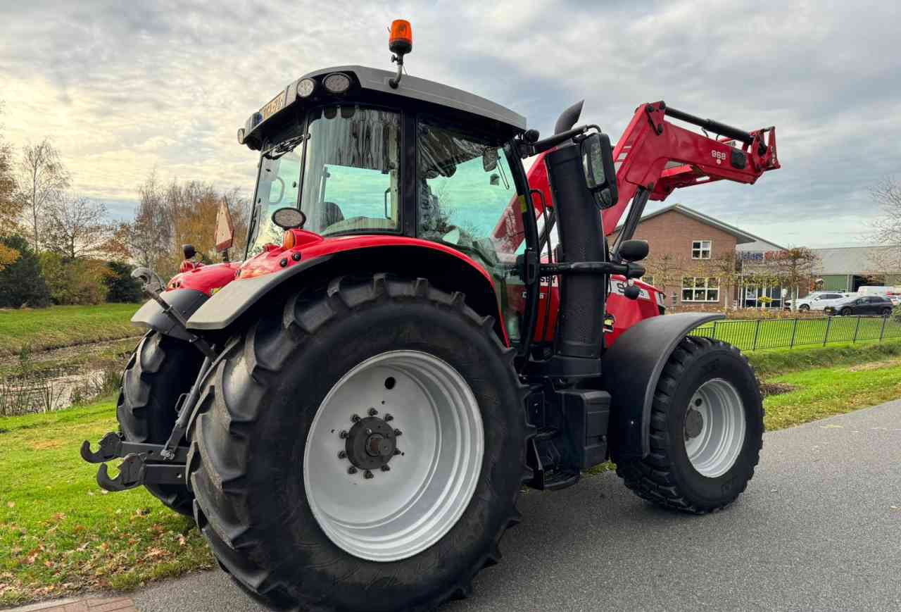 Massey Ferguson 7715S Dyna-6 Efficient Tractoren - Трактор: слика 3 Massey Ferguson 7715S Dyna-6 Efficient Tractoren - Трактор: слика 3