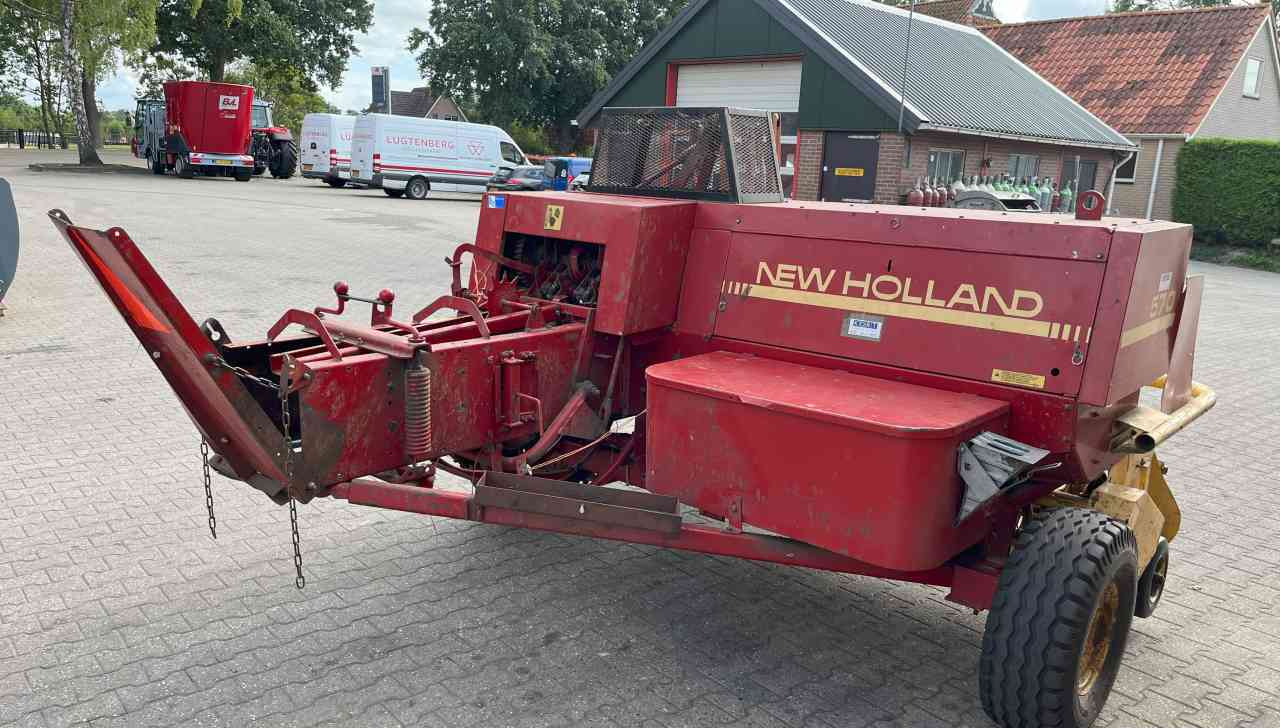 New Holland 570 Balepers pers pakkenperk weidebouwmachines - Балирка за квадратни бали: слика 3 New Holland 570 Balepers pers pakkenperk weidebouwmachines - Балирка за квадратни бали: слика 3