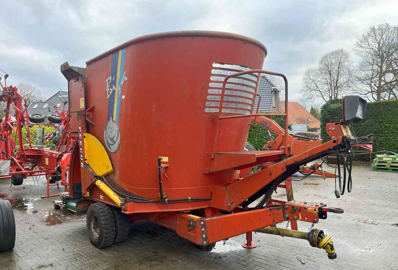 Peecon BIGA 10 voermengwagen, laadklep, voermachines - Вагон за мешање сточна храна: слика 3 Peecon BIGA 10 voermengwagen, laadklep, voermachines - Вагон за мешање сточна храна: слика 3
