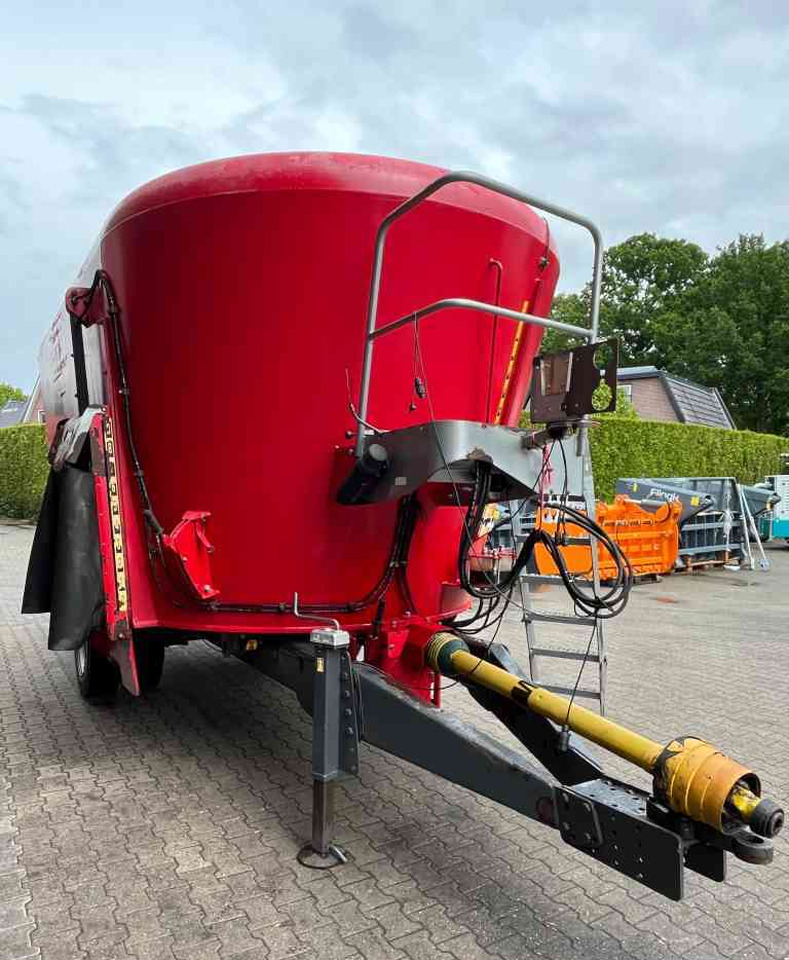 Peecon VME 250 Voermengwagen voermachines - Вагон за мешање сточна храна: слика 3 Peecon VME 250 Voermengwagen voermachines - Вагон за мешање сточна храна: слика 3