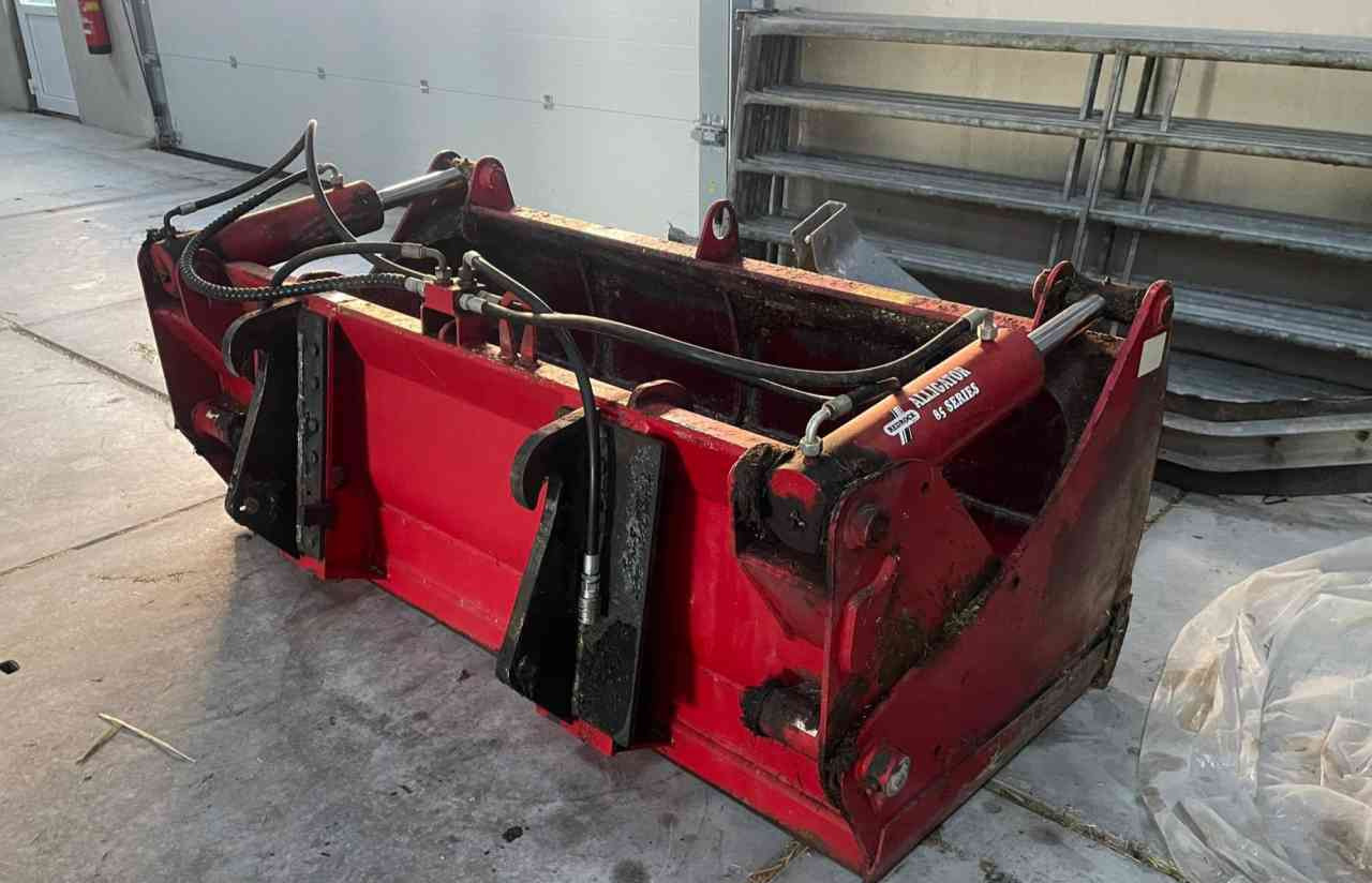 Redrock Kuilhapper 1.60 breed, dichte bodem, Volvo L30 aansluiting voermachines - Опрема за силос: слика 2 Redrock Kuilhapper 1.60 breed, dichte bodem, Volvo L30 aansluiting voermachines - Опрема за силос: слика 2